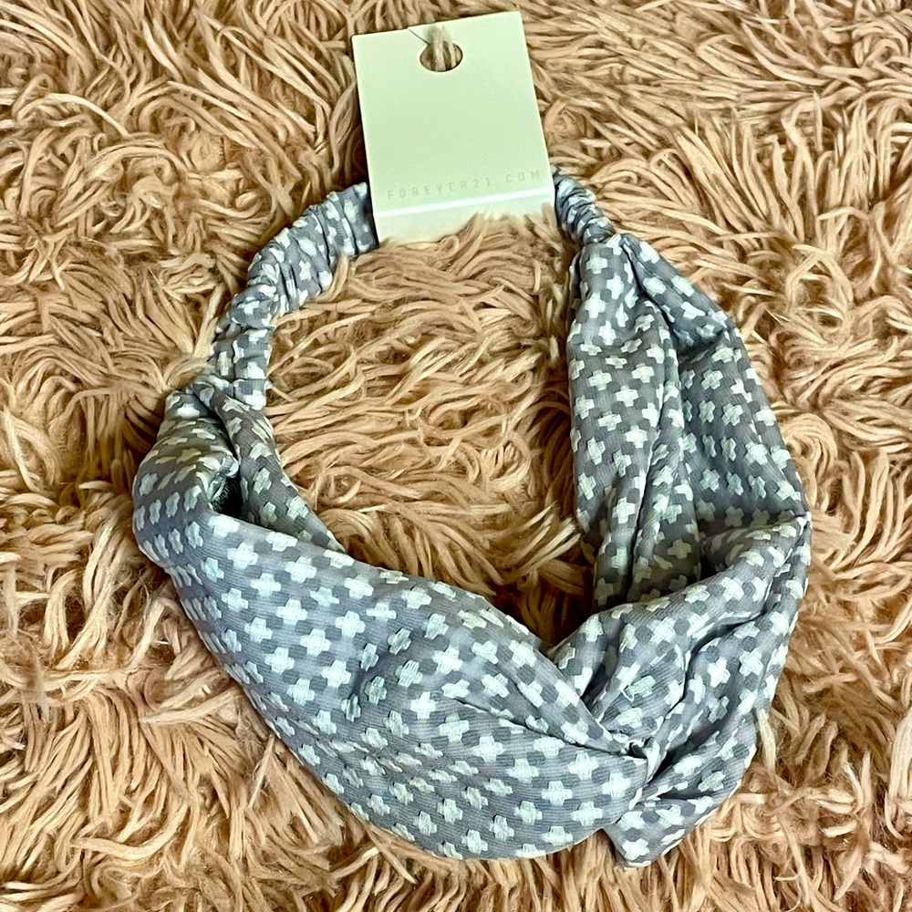 Head band- Forever21. Grey. Fits all. One size.